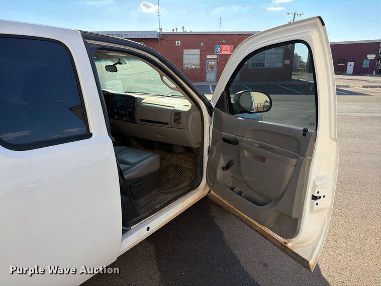 image for item EW8759 2010 Chevrolet Silverado 1500 Ext. Cab pickup truck