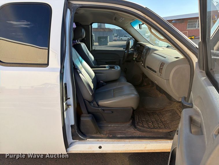 image for item EW8759 2010 Chevrolet Silverado 1500 Ext. Cab pickup truck