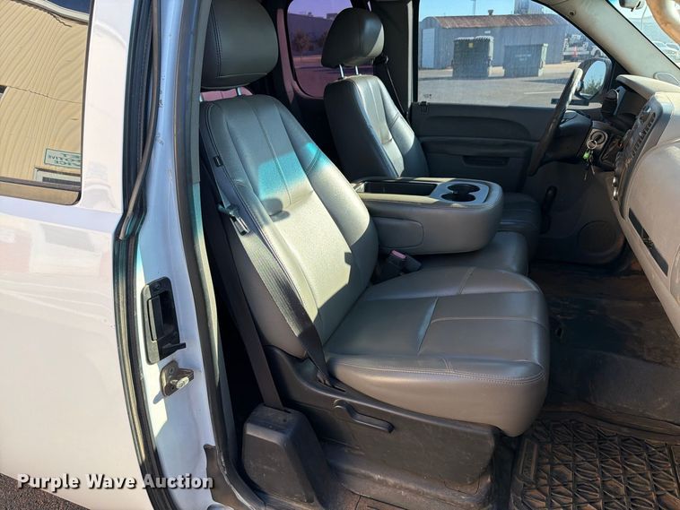 image for item EW8759 2010 Chevrolet Silverado 1500 Ext. Cab pickup truck