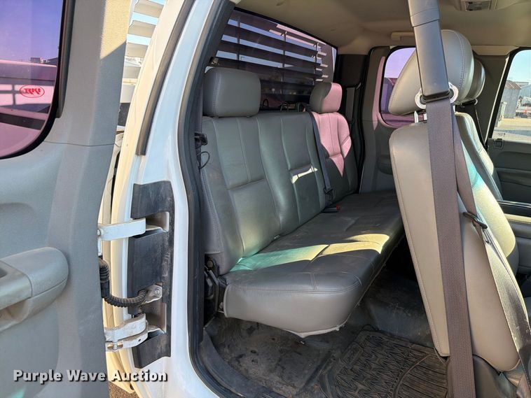 image for item EW8759 2010 Chevrolet Silverado 1500 Ext. Cab pickup truck