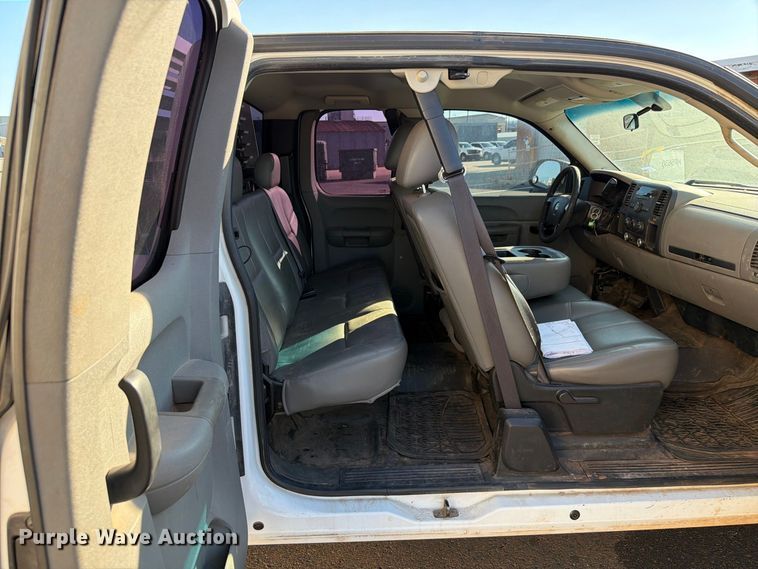 image for item EW8759 2010 Chevrolet Silverado 1500 Ext. Cab pickup truck