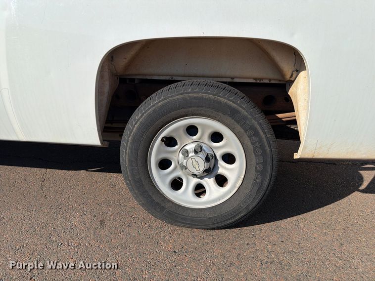 image for item EW8759 2010 Chevrolet Silverado 1500 Ext. Cab pickup truck