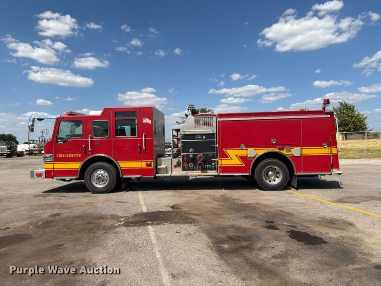 image for item EW8761 2009 Pierce Manufacturing Velocity pumper fire truck