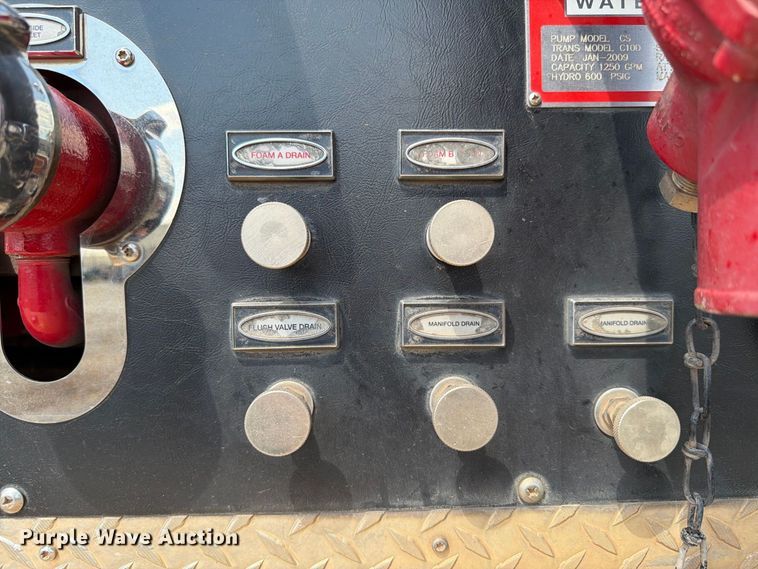 image for item EW8761 2009 Pierce Manufacturing Velocity pumper fire truck