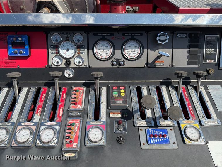 image for item EW8761 2009 Pierce Manufacturing Velocity pumper fire truck