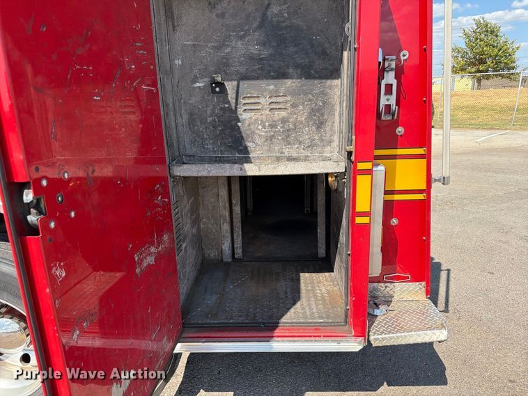 image for item EW8761 2009 Pierce Manufacturing Velocity pumper fire truck