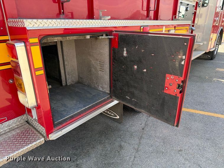 image for item EW8761 2009 Pierce Manufacturing Velocity pumper fire truck