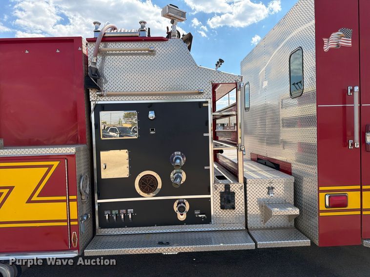 image for item EW8761 2009 Pierce Manufacturing Velocity pumper fire truck