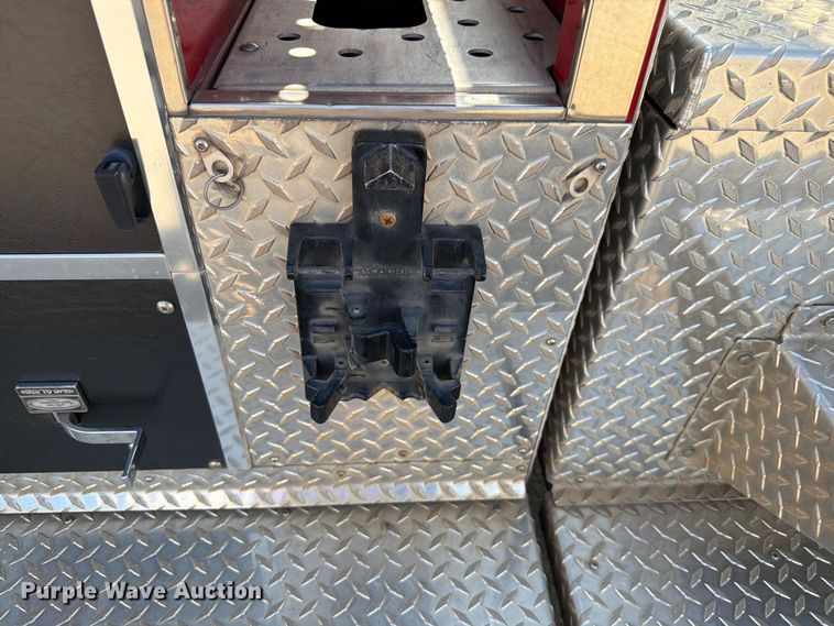 image for item EW8761 2009 Pierce Manufacturing Velocity pumper fire truck