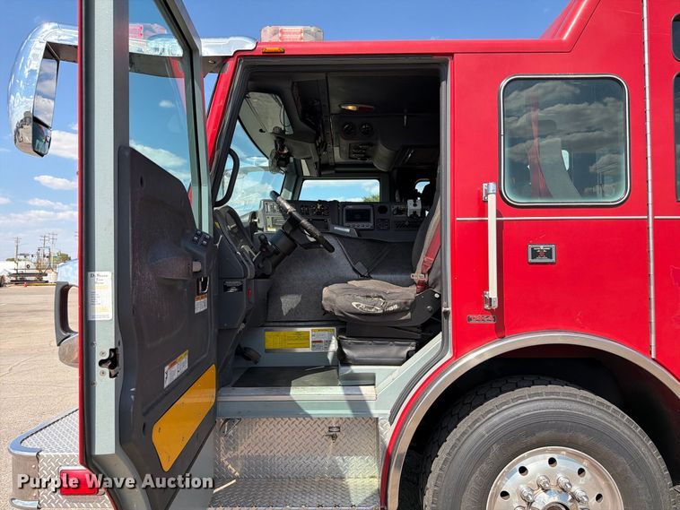 image for item EW8761 2009 Pierce Manufacturing Velocity pumper fire truck