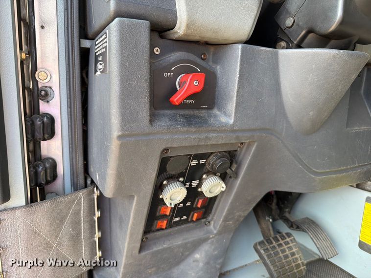 image for item EW8761 2009 Pierce Manufacturing Velocity pumper fire truck