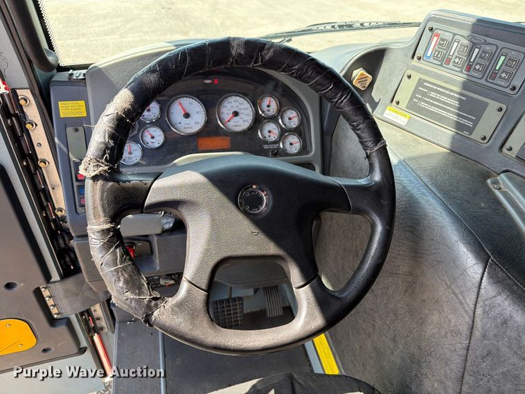 image for item EW8761 2009 Pierce Manufacturing Velocity pumper fire truck