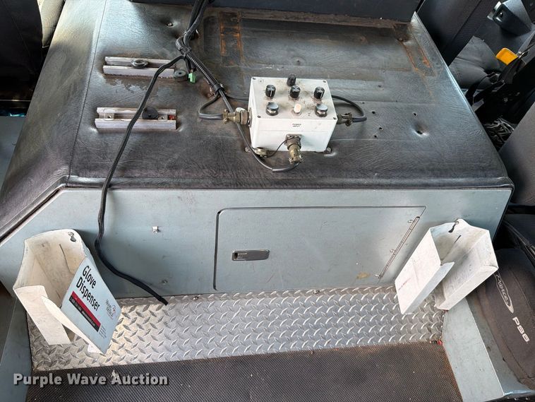 image for item EW8761 2009 Pierce Manufacturing Velocity pumper fire truck
