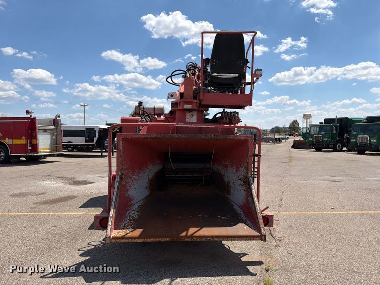 image for item EW8762 2007 Morbark Hurricane wood chipper