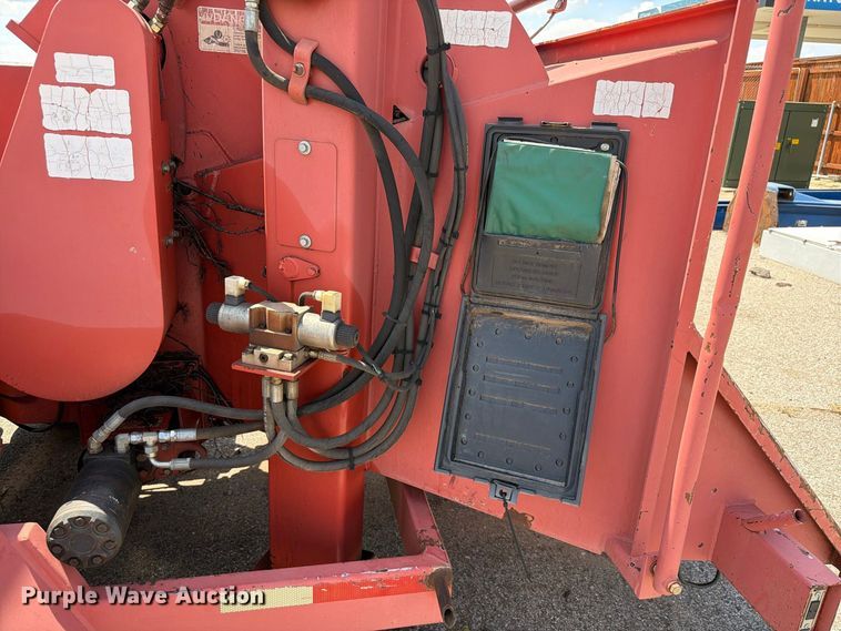 image for item EW8762 2007 Morbark Hurricane wood chipper