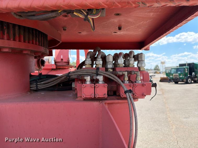 image for item EW8762 2007 Morbark Hurricane wood chipper