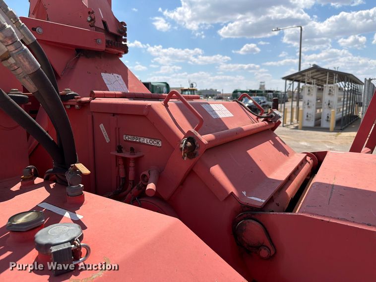 image for item EW8762 2007 Morbark Hurricane wood chipper