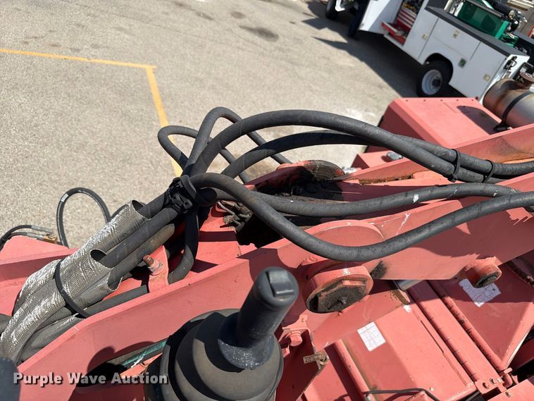 image for item EW8762 2007 Morbark Hurricane wood chipper