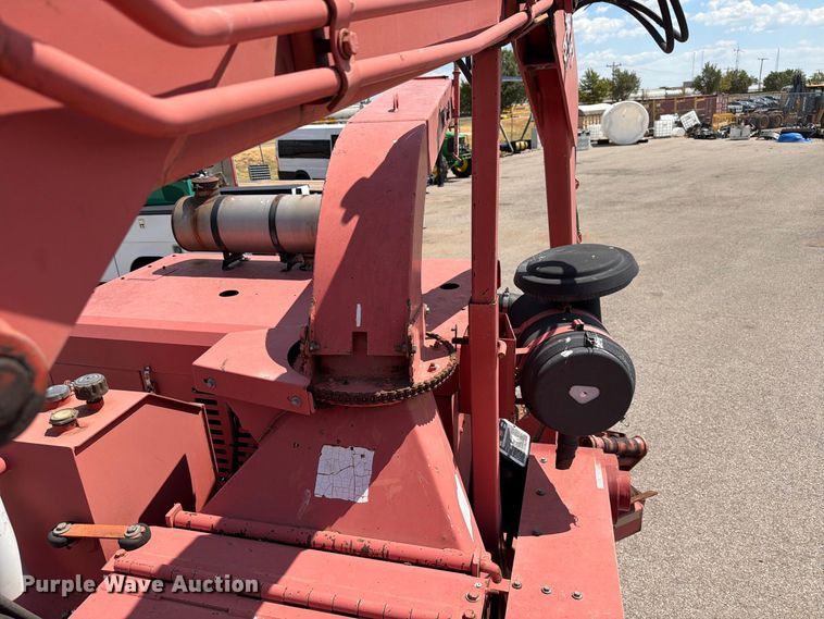image for item EW8762 2007 Morbark Hurricane wood chipper