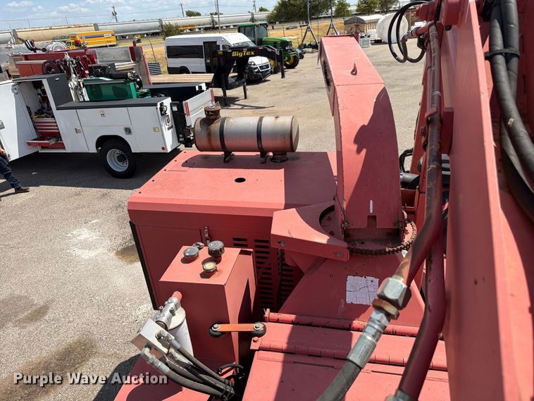 image for item EW8762 2007 Morbark Hurricane wood chipper