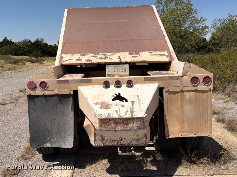 image for item EX0015 2009 Construction Trailer Specialist Inc BDT-40 bottom dump trailer