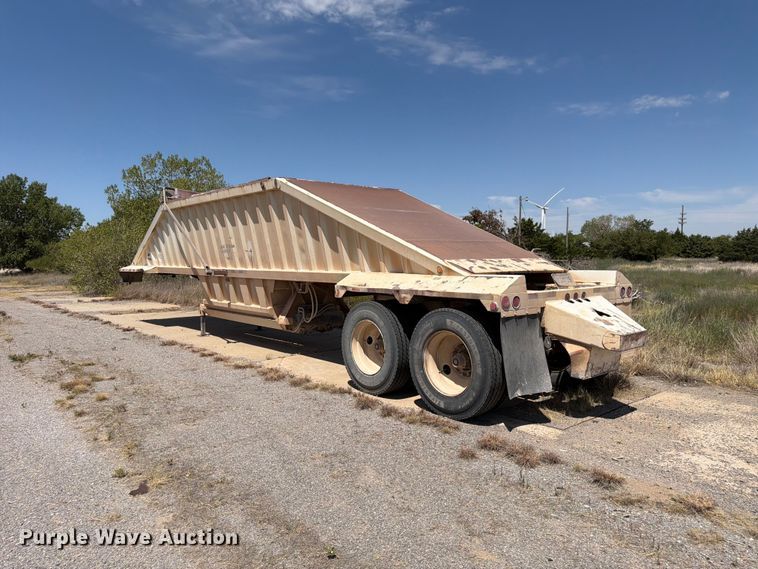image for item EX0015 2009 Construction Trailer Specialist Inc BDT-40 bottom dump trailer