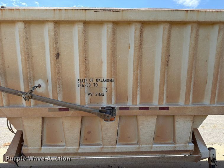image for item EX0015 2009 Construction Trailer Specialist Inc BDT-40 bottom dump trailer