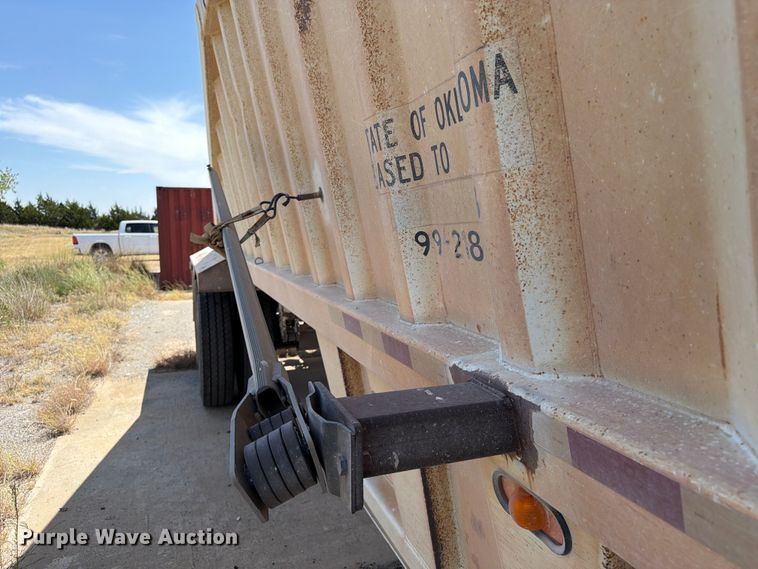 image for item EX0015 2009 Construction Trailer Specialist Inc BDT-40 bottom dump trailer