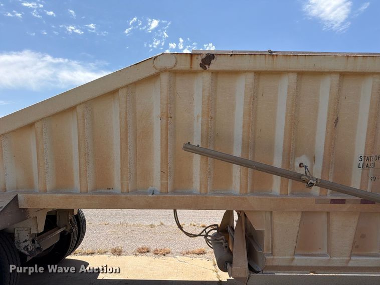 image for item EX0015 2009 Construction Trailer Specialist Inc BDT-40 bottom dump trailer