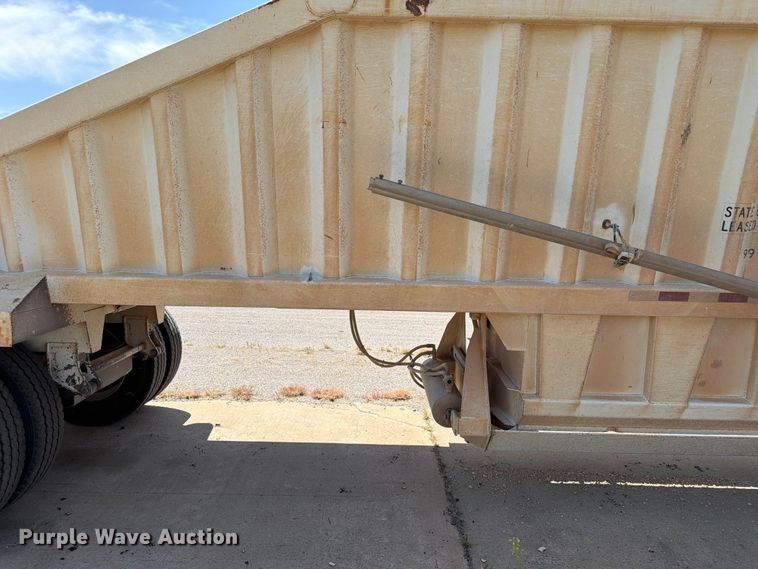 image for item EX0015 2009 Construction Trailer Specialist Inc BDT-40 bottom dump trailer