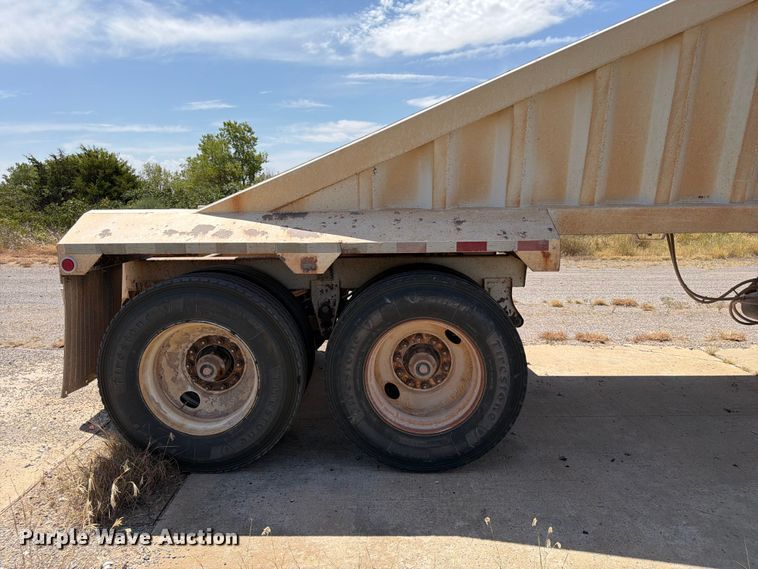 image for item EX0015 2009 Construction Trailer Specialist Inc BDT-40 bottom dump trailer