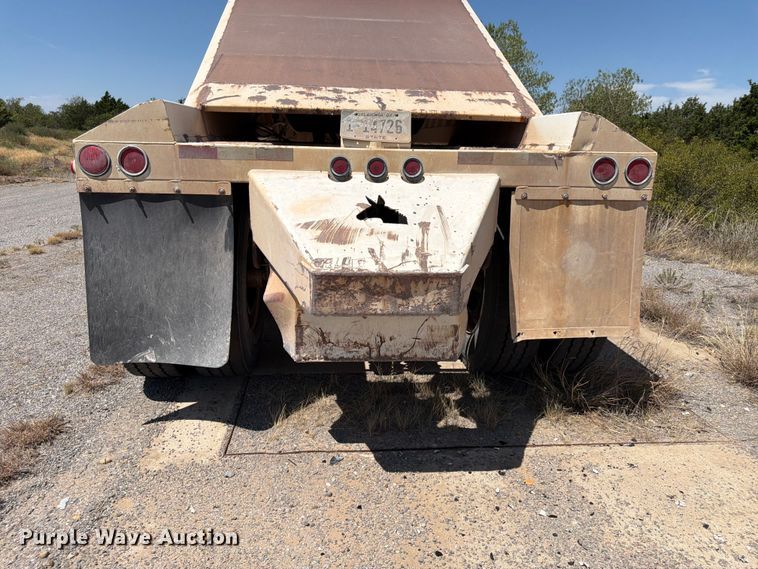 image for item EX0015 2009 Construction Trailer Specialist Inc BDT-40 bottom dump trailer
