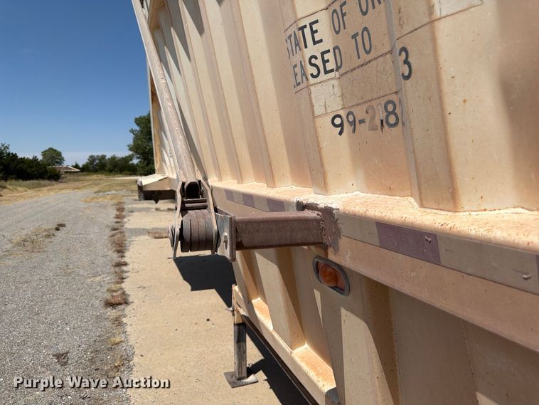 image for item EX0015 2009 Construction Trailer Specialist Inc BDT-40 bottom dump trailer