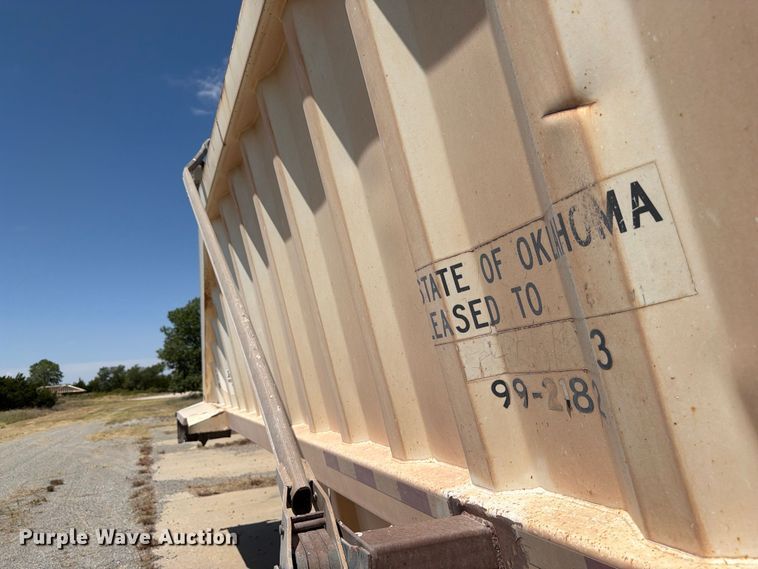 image for item EX0015 2009 Construction Trailer Specialist Inc BDT-40 bottom dump trailer