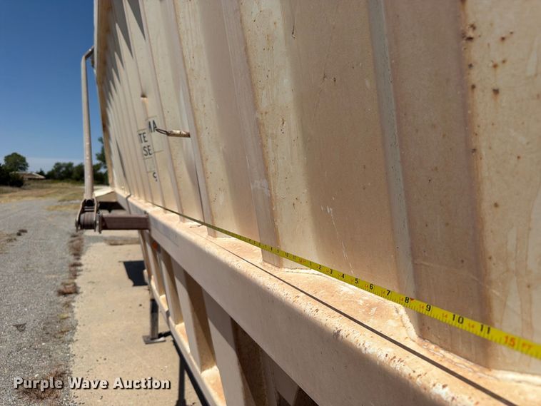 image for item EX0015 2009 Construction Trailer Specialist Inc BDT-40 bottom dump trailer