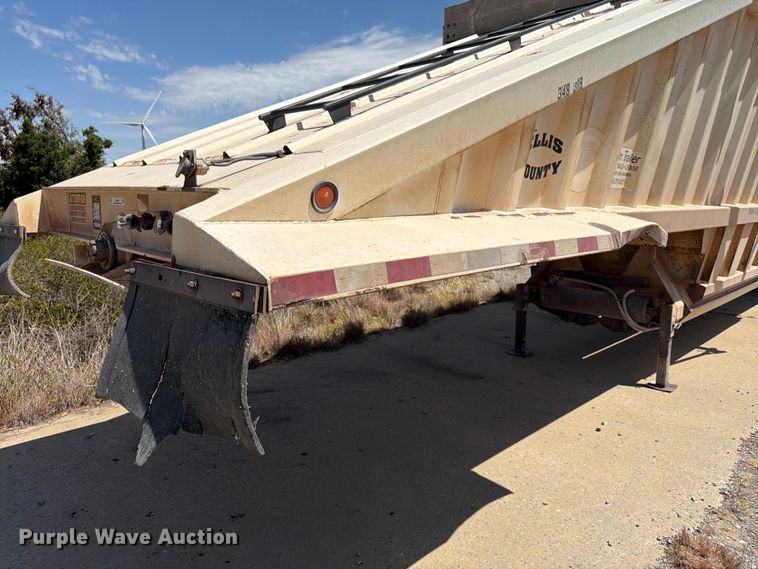 image for item EX0015 2009 Construction Trailer Specialist Inc BDT-40 bottom dump trailer