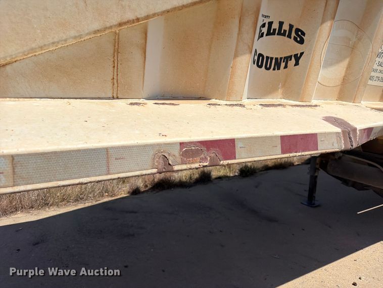 image for item EX0015 2009 Construction Trailer Specialist Inc BDT-40 bottom dump trailer