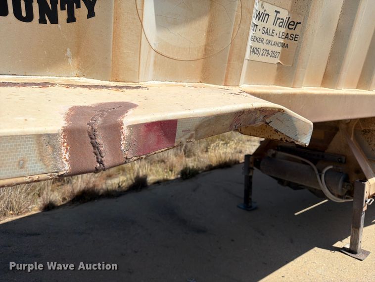 image for item EX0015 2009 Construction Trailer Specialist Inc BDT-40 bottom dump trailer