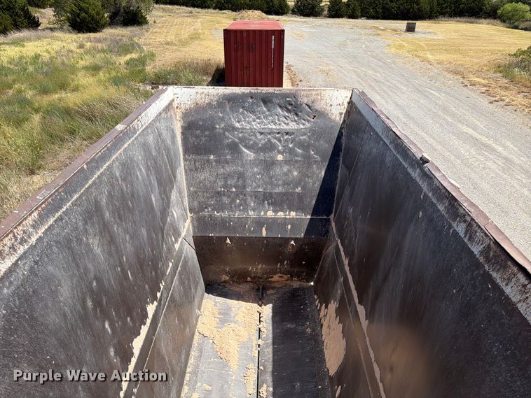 image for item EX0015 2009 Construction Trailer Specialist Inc BDT-40 bottom dump trailer