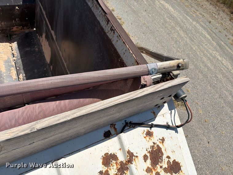 image for item EX0015 2009 Construction Trailer Specialist Inc BDT-40 bottom dump trailer