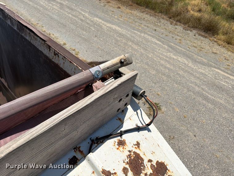 image for item EX0015 2009 Construction Trailer Specialist Inc BDT-40 bottom dump trailer