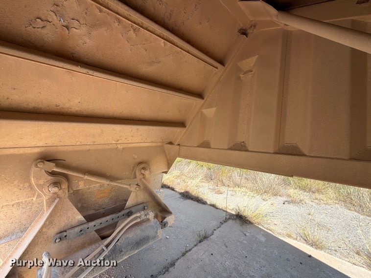 image for item EX0015 2009 Construction Trailer Specialist Inc BDT-40 bottom dump trailer