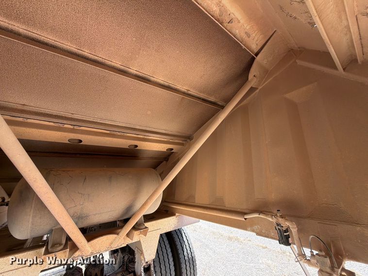 image for item EX0015 2009 Construction Trailer Specialist Inc BDT-40 bottom dump trailer
