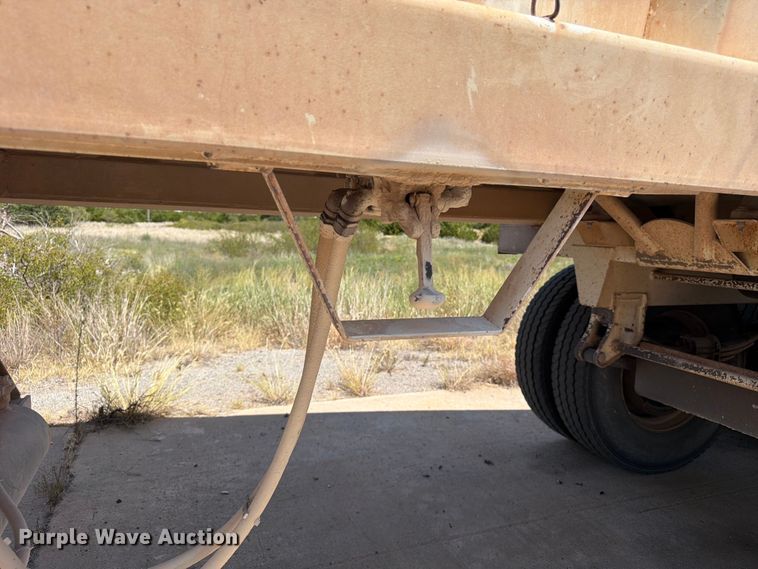 image for item EX0015 2009 Construction Trailer Specialist Inc BDT-40 bottom dump trailer