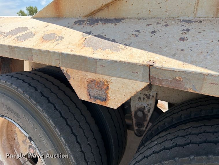 image for item EX0015 2009 Construction Trailer Specialist Inc BDT-40 bottom dump trailer