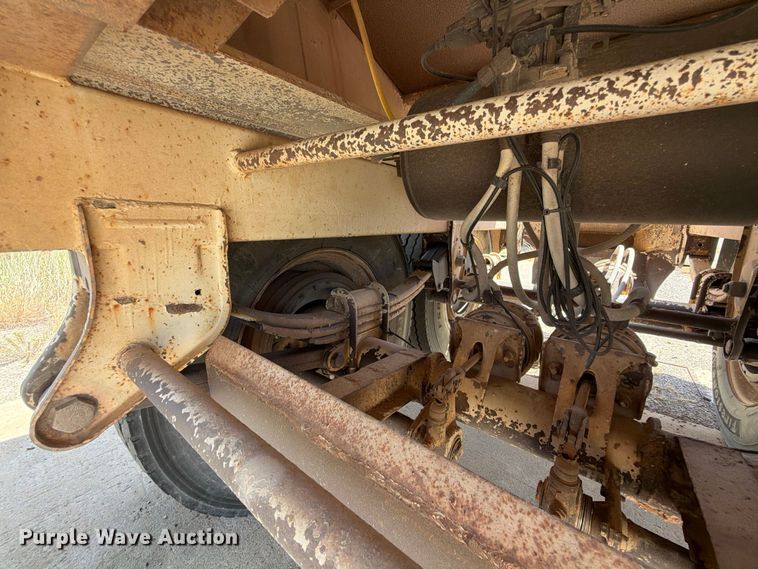 image for item EX0015 2009 Construction Trailer Specialist Inc BDT-40 bottom dump trailer