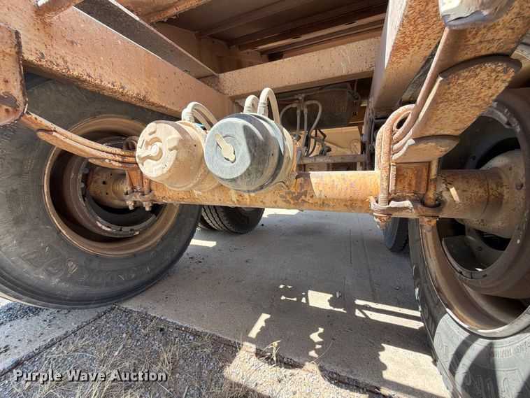 image for item EX0015 2009 Construction Trailer Specialist Inc BDT-40 bottom dump trailer
