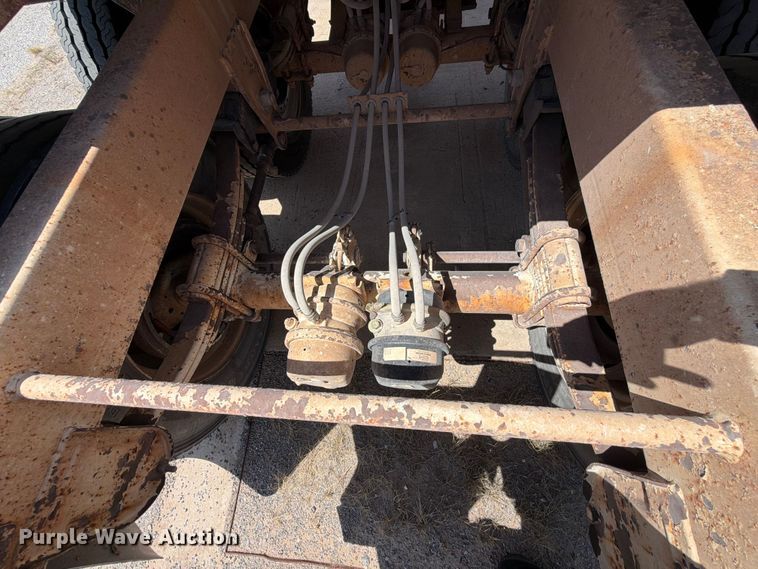 image for item EX0015 2009 Construction Trailer Specialist Inc BDT-40 bottom dump trailer