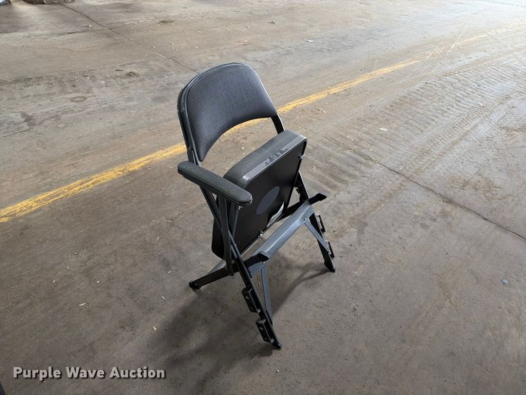 image for item EX0991 (106) folding chairs