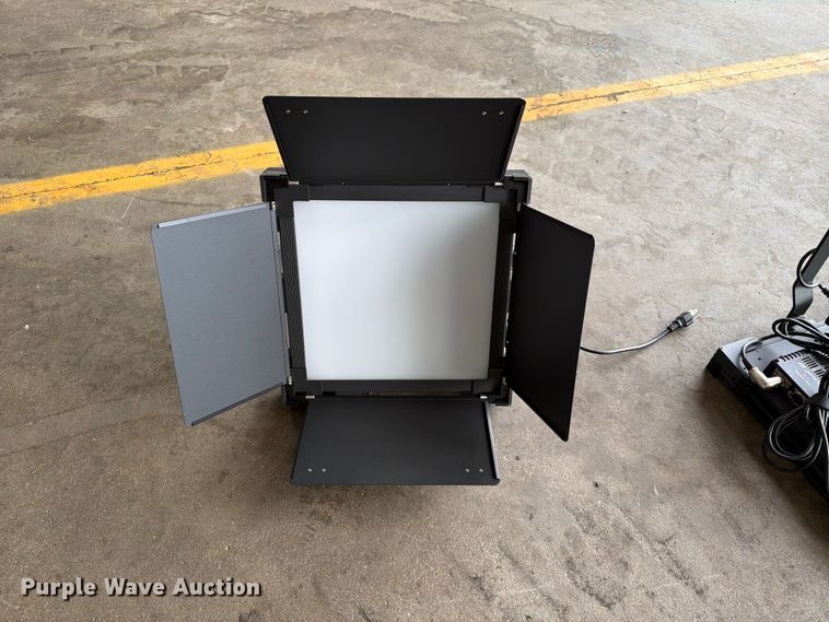 image for item EX0996 (7) Genaray SS-12 studio lights